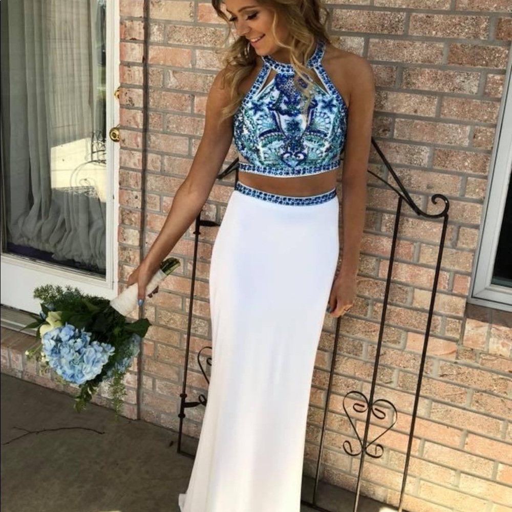 Faviana Prom Dress Size 0-2 (Adjustable Clips)